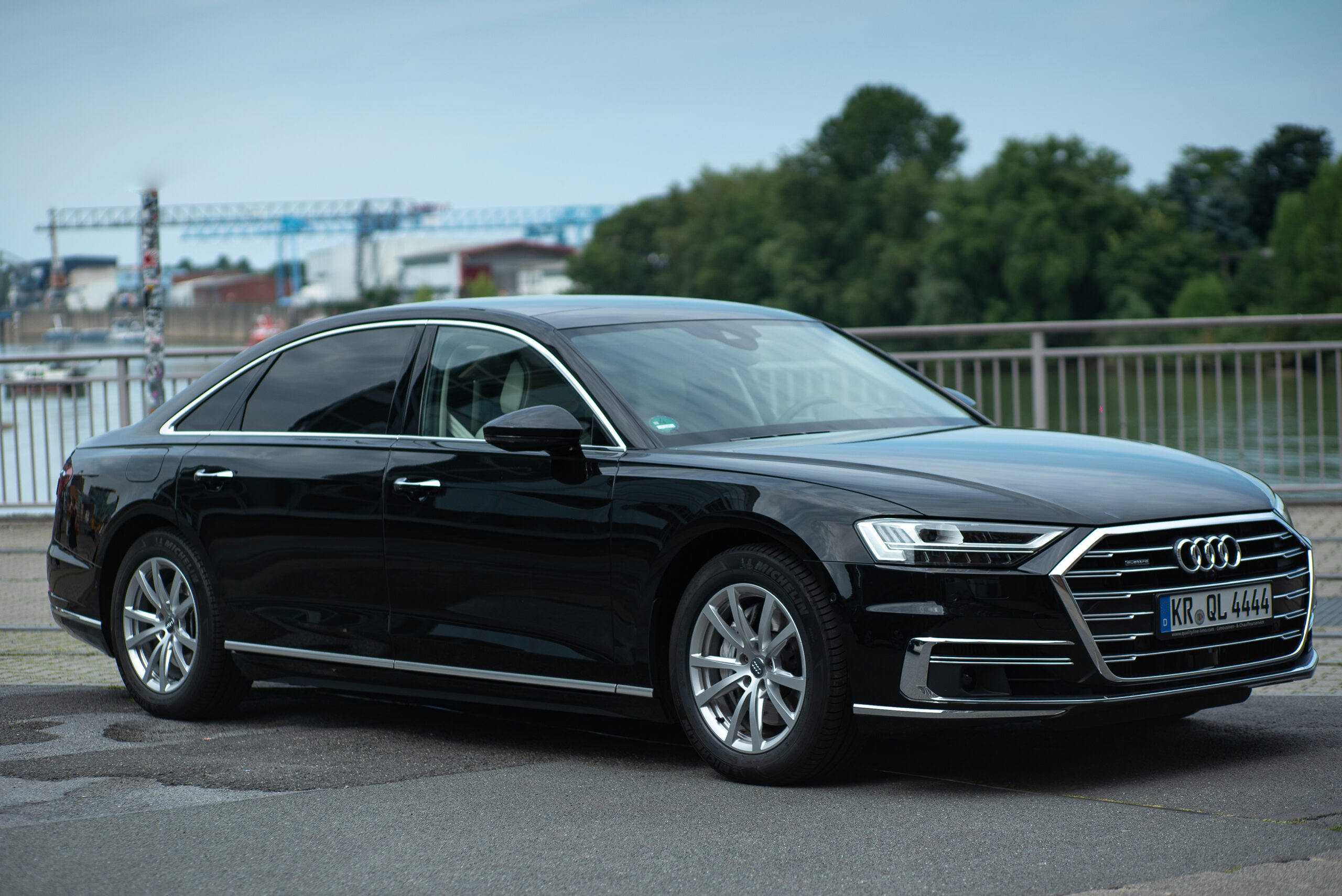 Die First Class bei QualityLine mit einem Audi A8 exklusiv für VIP Transfers
